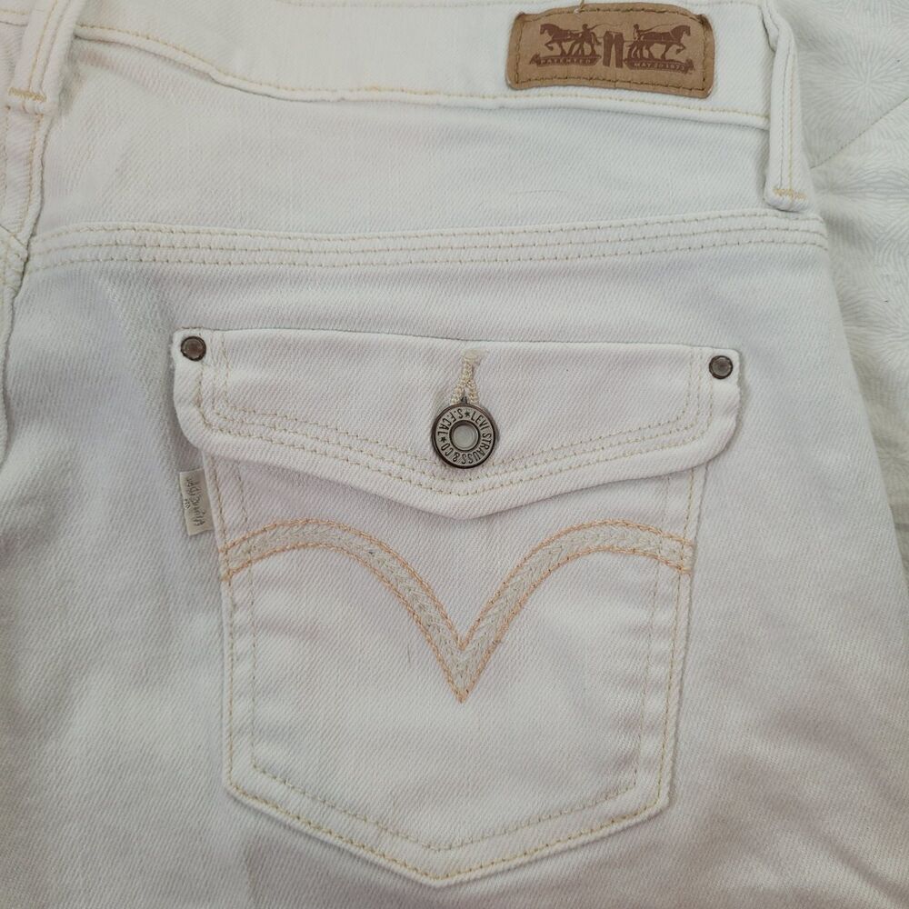 Levis Womens Sz 6 Off White Mid Rise Denim Bermuda Shorts Cuff Back Flap Pockets - Picture 10 of 10